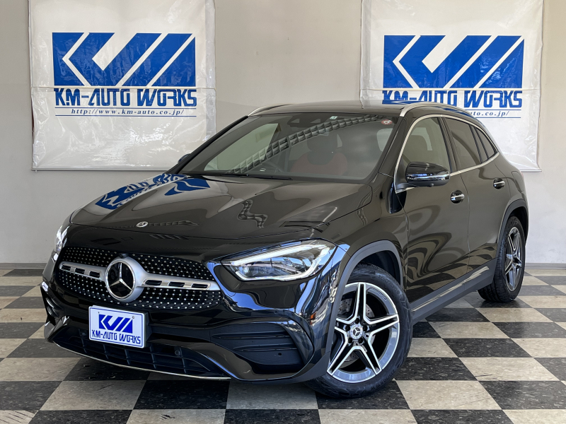 メルセデスベンツ GLA GLA200d 4MATIC AMGライン レザーエクスクルーシブパッケージ パノラミックスライディングルーフ ナビゲーションパッケージ