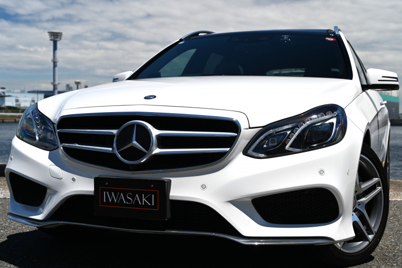 メルセデスベンツ Eクラス 大人気W212後期モデル希少E350ブルーテックワゴンAMGパッケージ正規ディーラー車右ハンドル法人1オナ禁煙屋根保管低走行2.8万KmOPパノラマルーフ360度カメラAMGパッケージ（エアロ・アルミガリ傷等一切無し）純正LEDヘッドライト純正HDDナビゲーションフルセグBluetoothオーディオ電動テールゲート等豪華装備多数必見！！